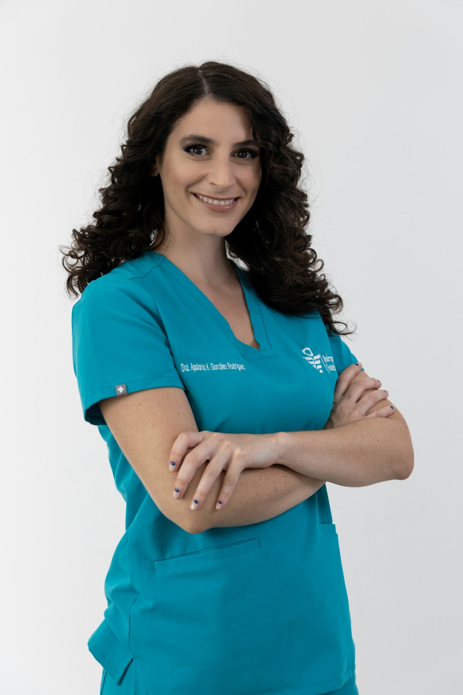 Dra. Elena R., directora médica de Clínica Aura