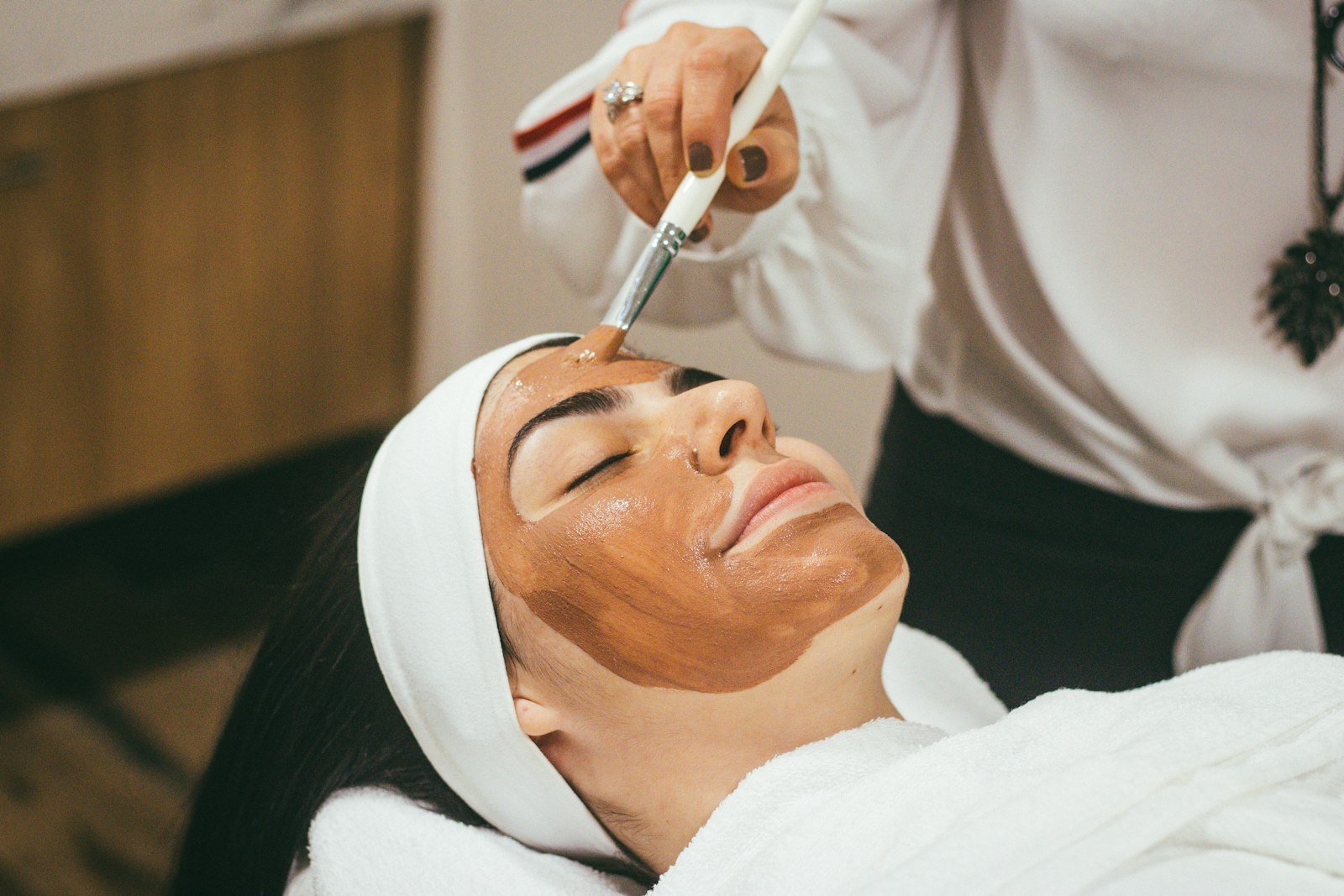 Tratamiento facial guiado por personal médico